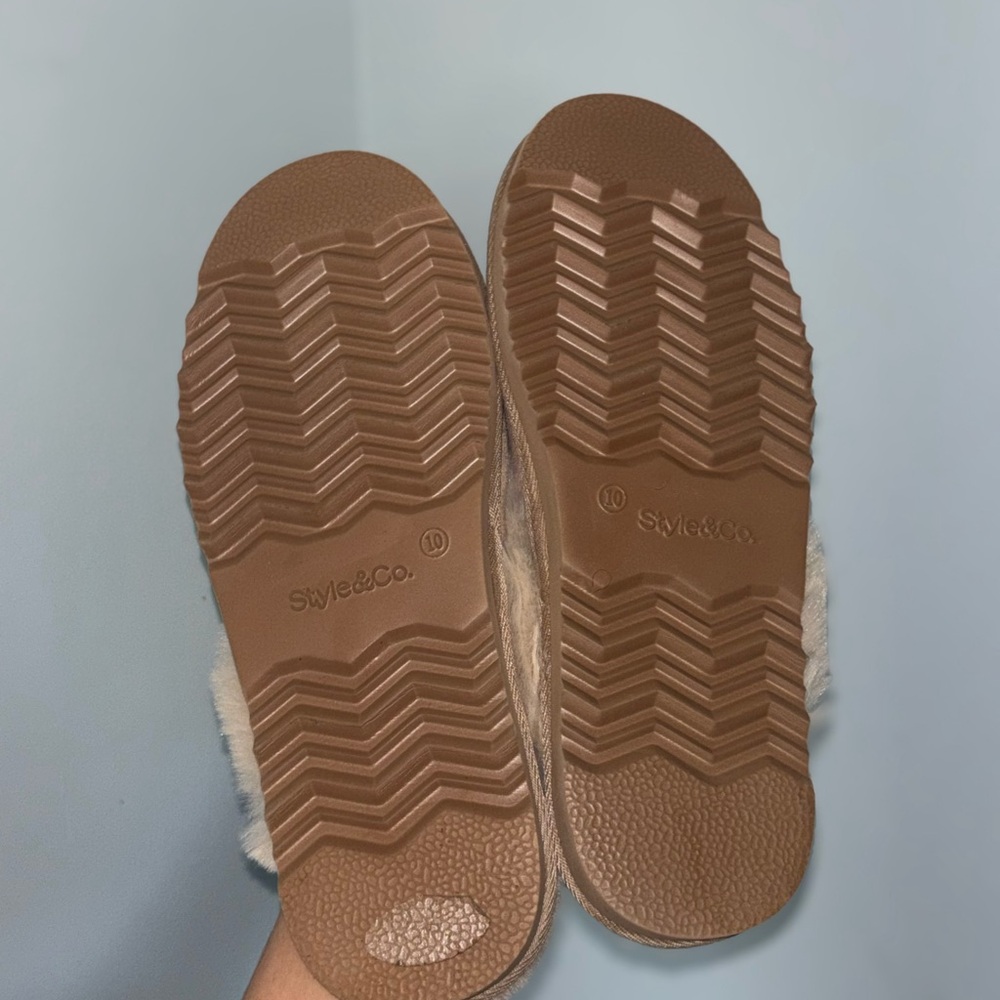 Cozy Tan Shearling Women's Slippers - Picture 7 of 8